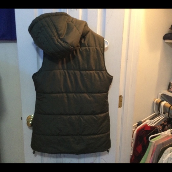 Altar’d State zip up vest with a hood - Picture 2 of 3